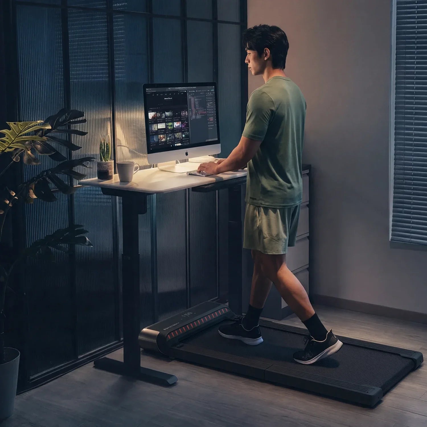 Складная беговая дорожка WalkingPad R3 для использования под столом